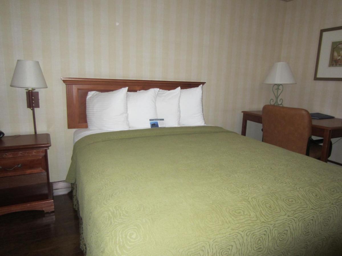 Best Western Plus Raffles Inn & Suites Anaheim Room photo